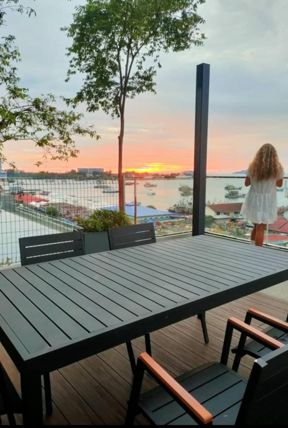 The Ocean View Apartment *